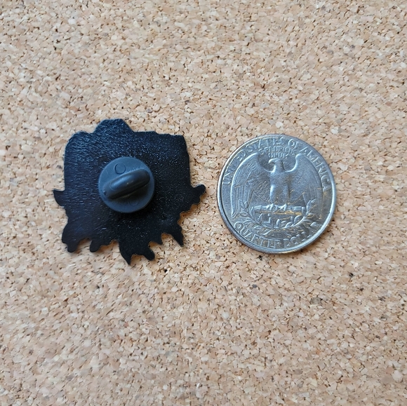 Camera With Mountain Views Enamel Pin - Picture 3 of 4